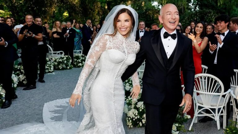 Lauren Sanchez and Jeff Bezos get married