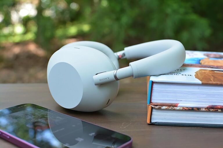 This Amazon bundle includes the Sony WH-1000XM6 headphones and a free $30 gift card