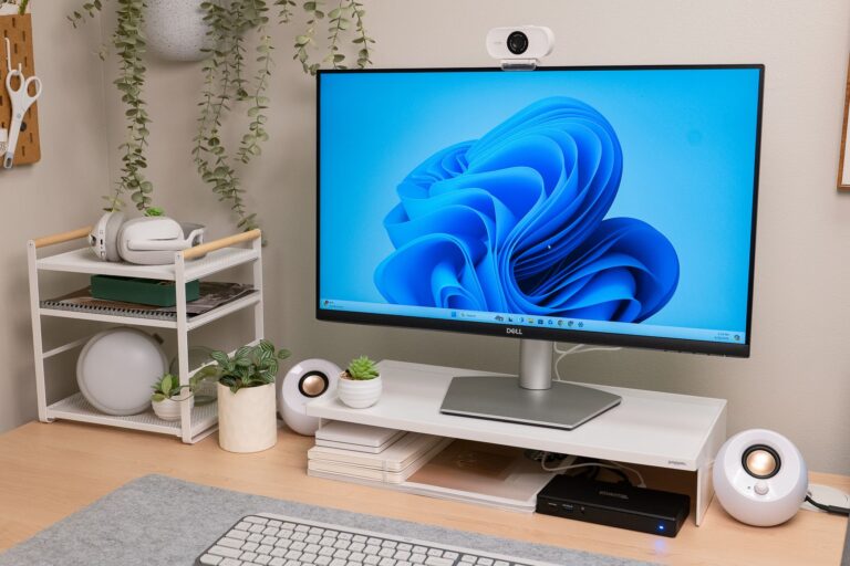 7 Surprising Devices That Work With Your Monitor’s USB Port