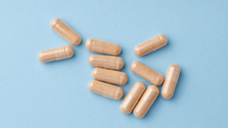 Light brown ashwagandha capsules