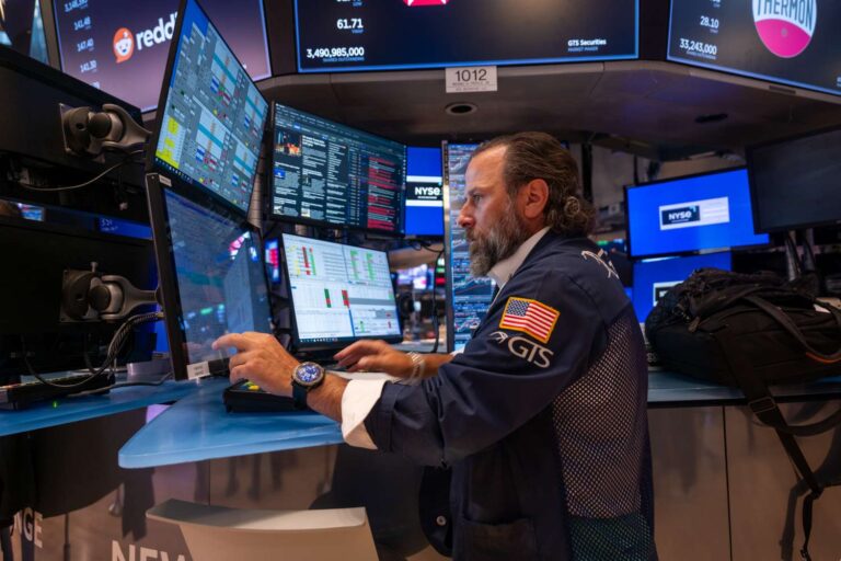 S&P 500, Nasdaq Composite Close at Record Highs as Investors React to Strong Earnings, Economic Data