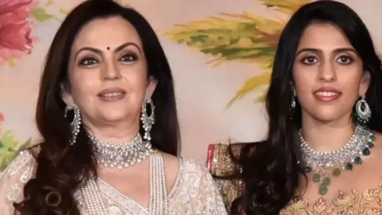 ‘Saas-bahu’ Nita Ambani and Shloka Mehta show how it’s done, turn up at a wedding in stunning, regal outfits. Watch | Fashion Trends 'Saas-bahu' Nita Ambani and Shloka Mehta show how it's done, turn up at a wedding in stunning, regal outfits. Watch | Fashion Trends