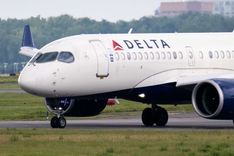 Soaring Airline Stocks Help Lift Index to Record Close
