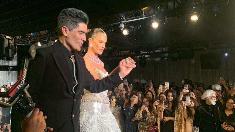 Tarun Tahiliani and Manish Malhotra are innovating quietly for younger people everywhere | Fashion News Manish Malhotra, India Couture Week, Alessandra Ambrosio, Tarun Tahiliani