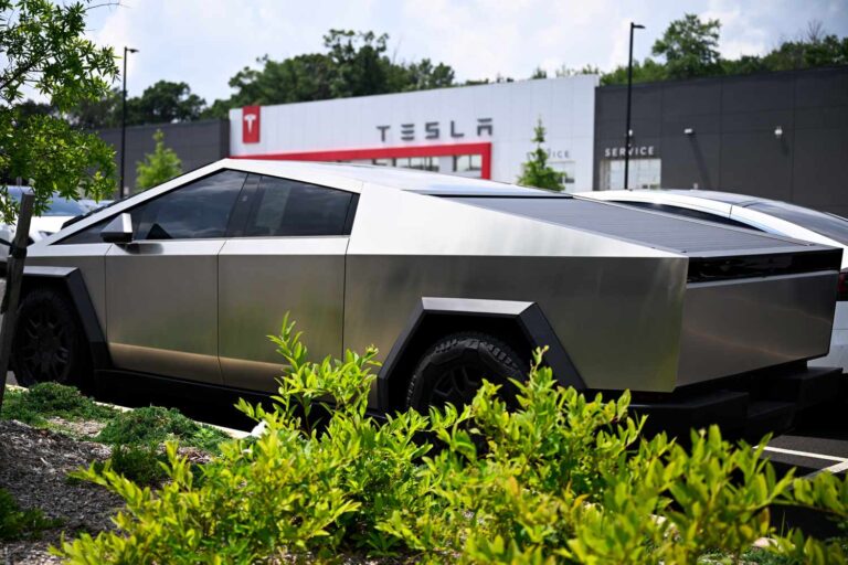 Tesla Is Set to Report Earnings After The Bell. Here's What to Expect