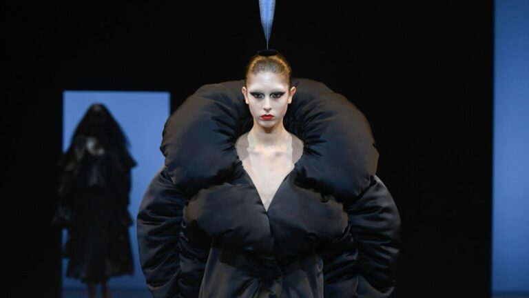Viktor & Rolf Couture Fall 2025 Runway, Fashion Show And Collection Review