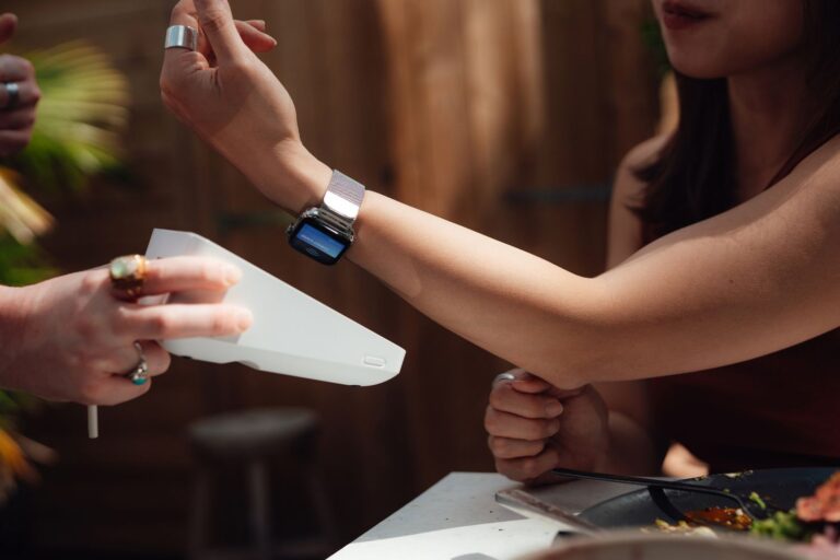 Who Carries Cash Anymore? The Surprising Amount Americans Have on Them Despite Cashless Options