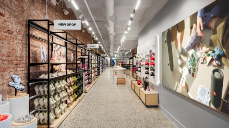 Crocs Icon store, Crocs 543 Broadway store