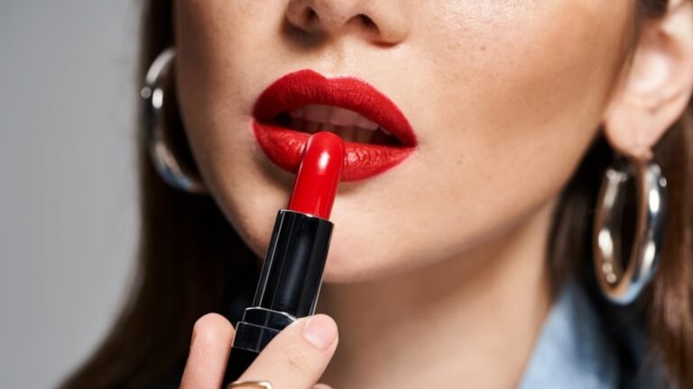 How to make your lipstick last longer? Here are some tips and tricks to make it last all day long | Fashion Trends
