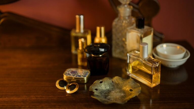 How to pick a perfume as per your personality trait? An expert share tips to help you pick your next bottle | Fashion Trends