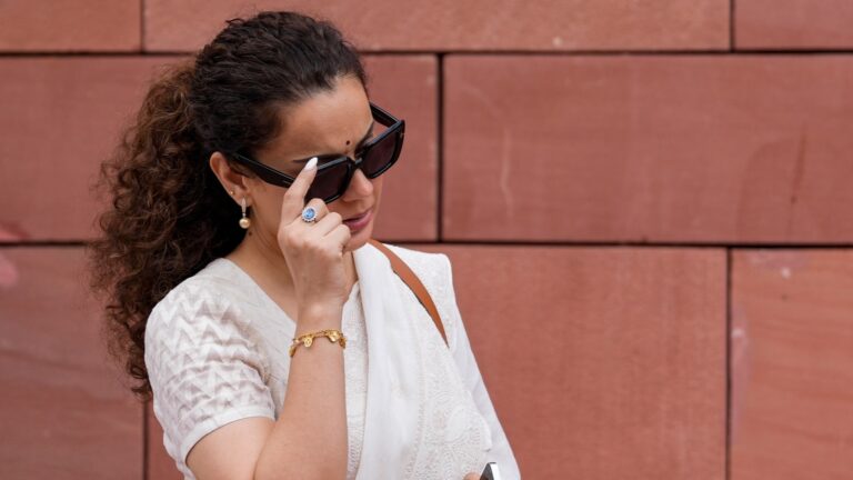 National Handloom Day: Steal Kangana Ranaut's Parliament style with these handloom picks | Fashion Trends