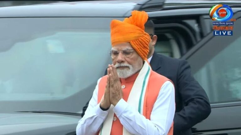 PM Modi's Independence Day 2025 look at Red Fort: He chose simple saffron turban, jacket with white kurta set; see pics | Fashion Trends