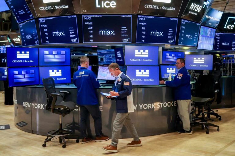 S&P 500 Futures Rise After 3 Straight Days of Record Highs; Dow Set to Gain as News of Berkshire Stake Sends UnitedHealth Soaring