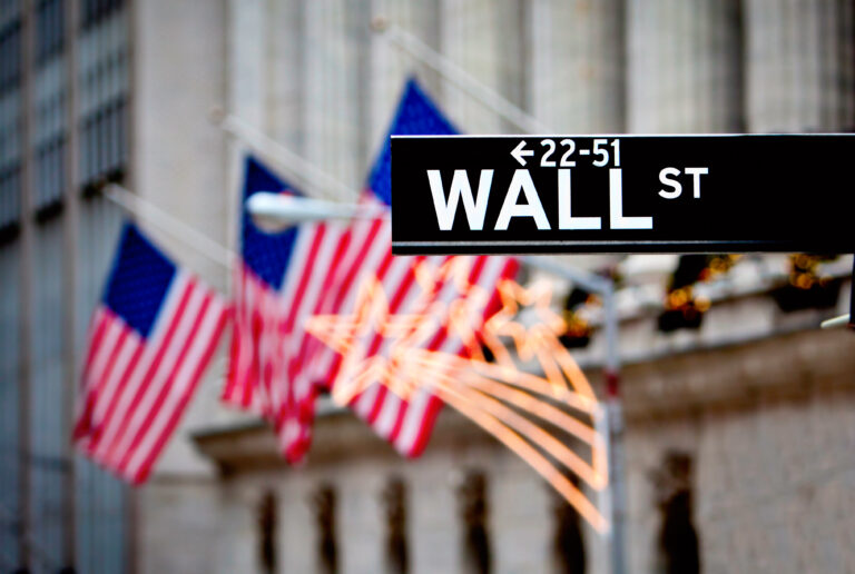 Stock Market Today: Tech Weakness Pulls S&P 500, Nasdaq Lower as Dow Holds Steady