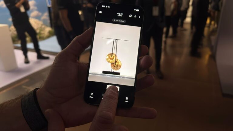 The New Pixel Camera's '100x Zoom' Is Basically Fancy Generative AI