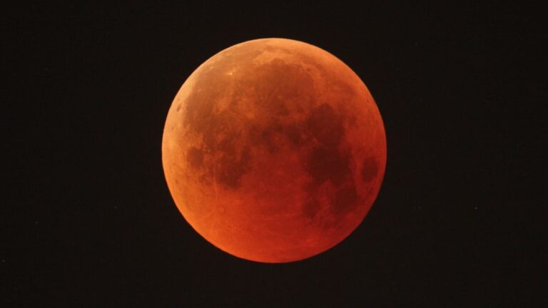 lunar-eclipse-27-july-2018-pillars