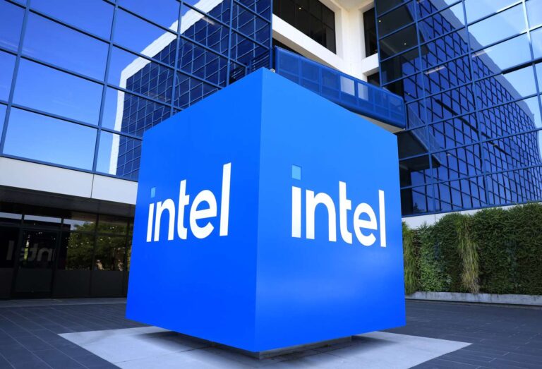 Trump Strikes Deal Giving US Government 10% Stake in Intel