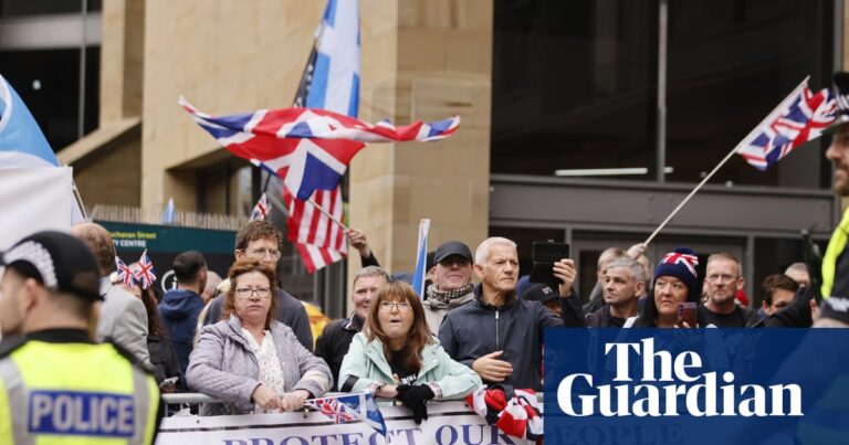 Anti-immigration protesters and counter-protesters clash in Glasgow | Scotland Anti-immigration protesters and counter-protesters clash in Glasgow | Scotland