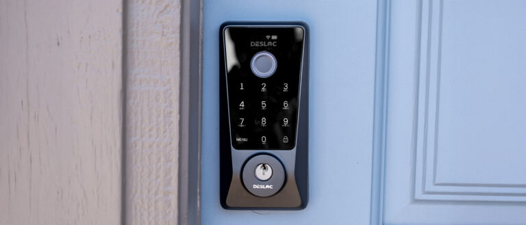 Exterior shot of the Desloc D110 Plus mounted on a blue door