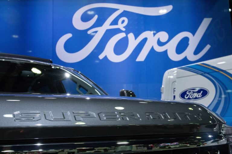 Ford Recalls 115,500 Super Duty Trucks for Steering Defect – What Owners Should Do Ford Super Duty truck car show display
