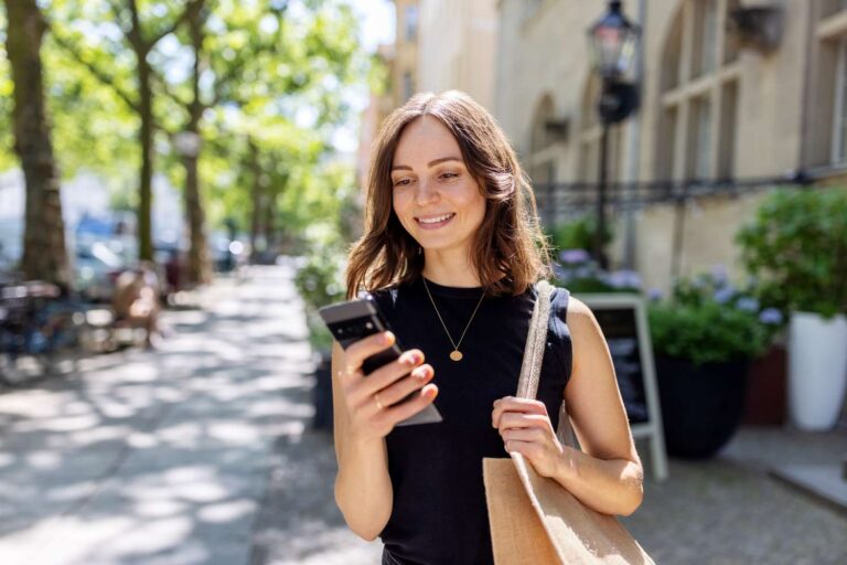 Here's How Experts Suggest Achieving Financial Independence In Your 20s