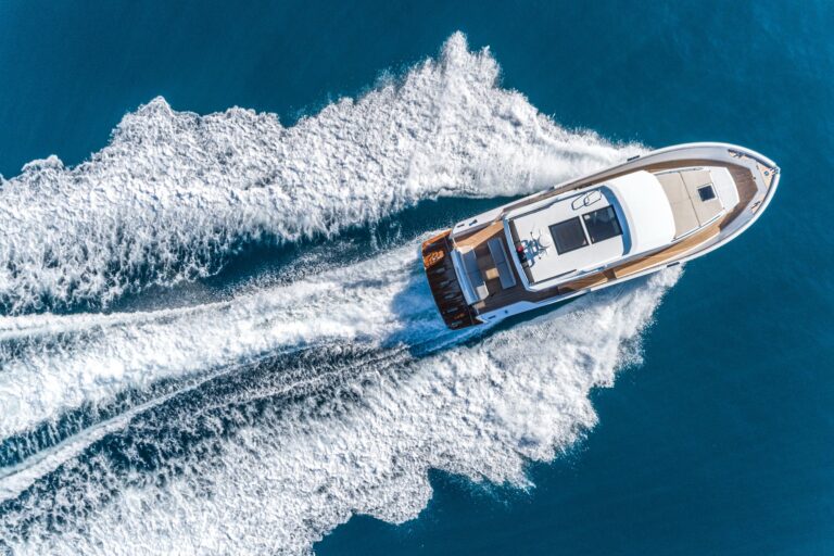 Luxury Yacht Sinks First Time It Hits the Water: Video