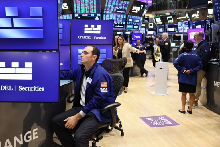 Stock Futures Pull Back From Record Highs; Potential Government Shutdown Weighs
