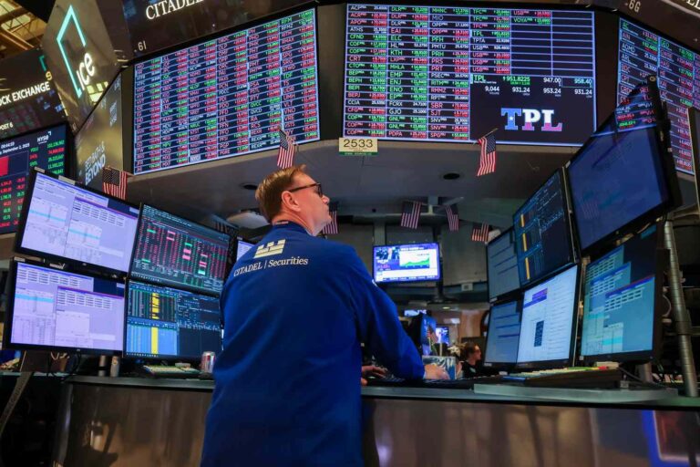 Stock Futures Rise, Treasury Yields Fall as Jobs Report Reinforces Rate-Cut Expectations; S&P 500 on Track for New High