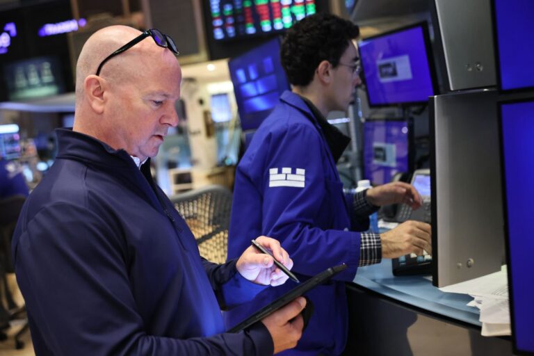 Stock Indexes Open Lower After Two Days of Losses; Q2 GDP Revised Higher, Jobless Claims Fall