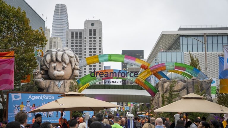 The Architect Experience at Dreamforce 2025 A view of the crowds at Dreamforce in San Francisco.