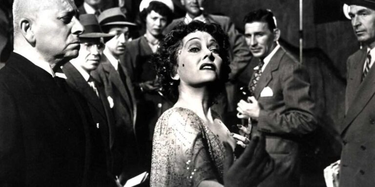 The Meaning Behind the Final Close-Up in ‘Sunset Boulevard’ The Meaning Behind the Final Close-Up in 'Sunset Boulevard'