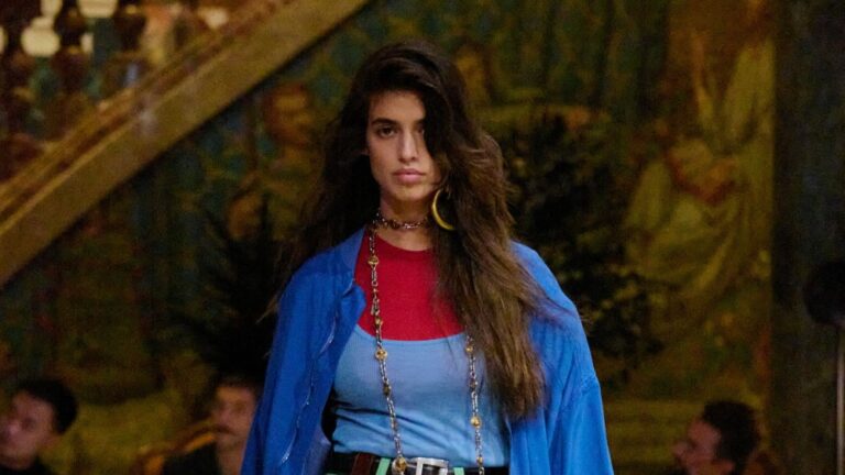 Versace Spring 2026 Ready to Wear Runway, Fashion Show & Collection Review Versace Spring 2026 Ready to Wear Runway, Fashion Show & Collection Review
