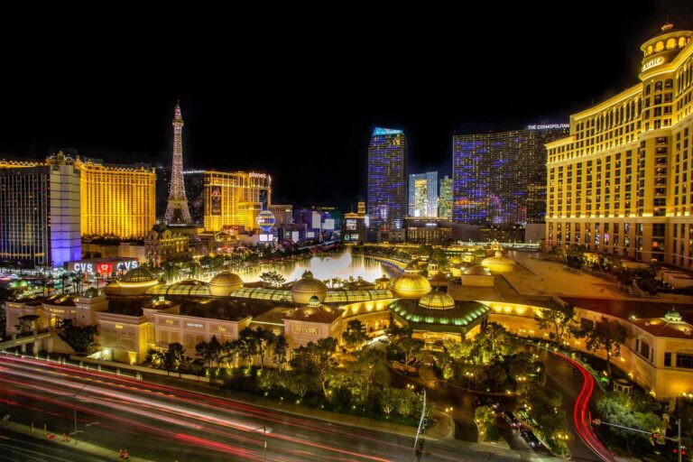 Visitor Numbers in Las Vegas Plummet, Sparking Worries About US Economic Health Visitor Numbers in Las Vegas Plummet, Sparking Worries About US Economic Health