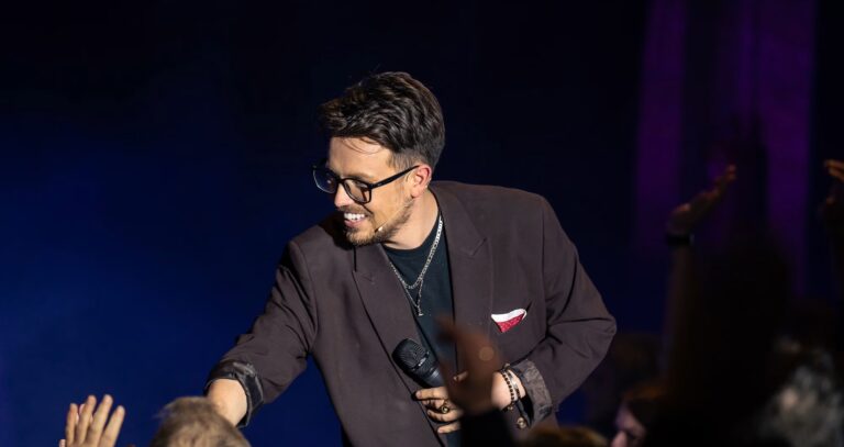World-renowned magician James Phelan brings dazzling magic show across the UK