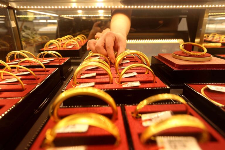 As Gold Prices Skyrocket, Americans Look to Cash In on Family Heirlooms