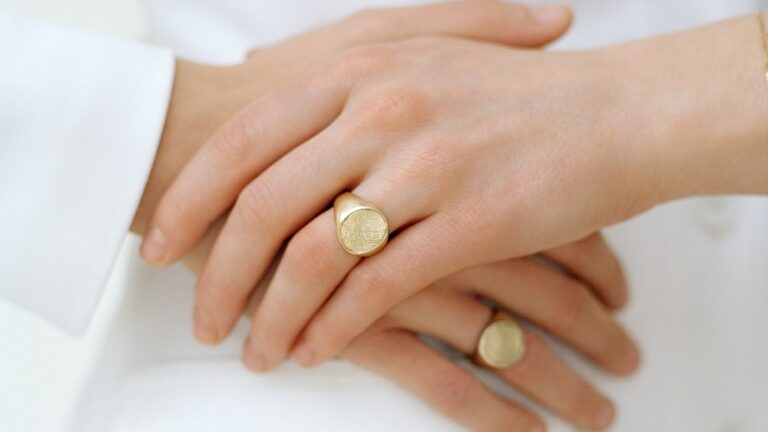 A cat's nose print on an Atelier VM chevalier ring part of the Impronte collection.