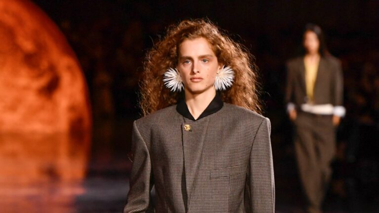 Chanel Spring 2026 Ready-to-Wear Runway, Fashion Show & Collection Review Chanel Spring 2026 Ready-to-Wear Runway, Fashion Show & Collection Review