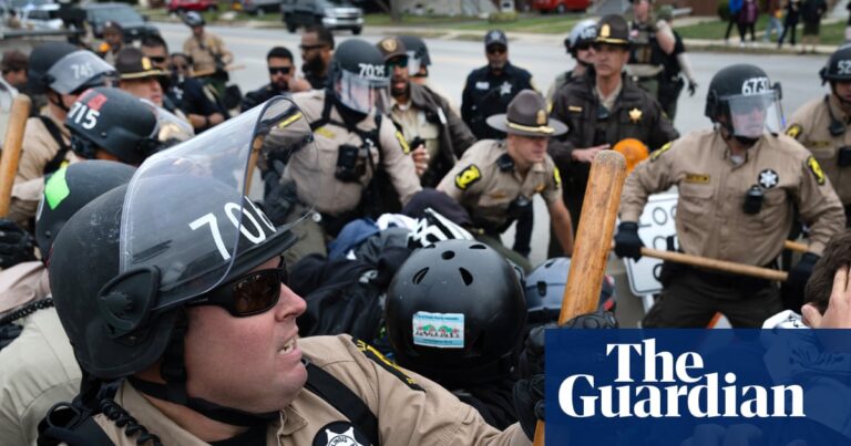 Chicago TV journalist pushed to ground and arrested during Ice raid | Chicago