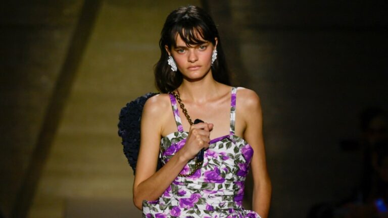 Chloé Spring 2026 Ready to Wear Runway, Fashion Show & Collection Review Chloé Spring 2026 Ready to Wear Runway, Fashion Show & Collection Review