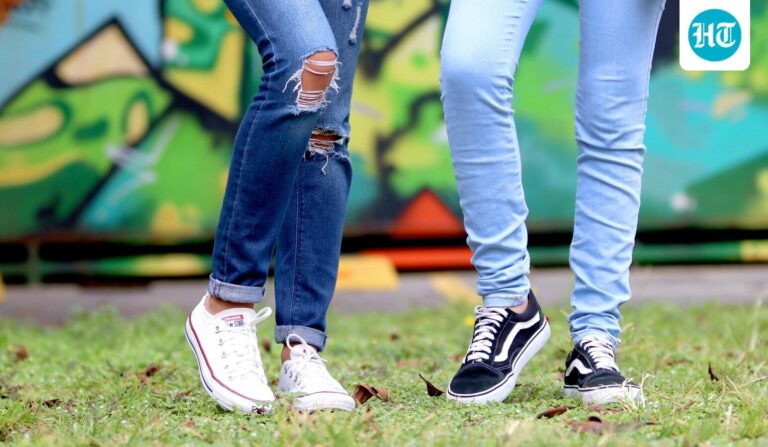 Classic denims under ₹1000 on Amazon Great Indian Festival Sale: Top 8 picks for you