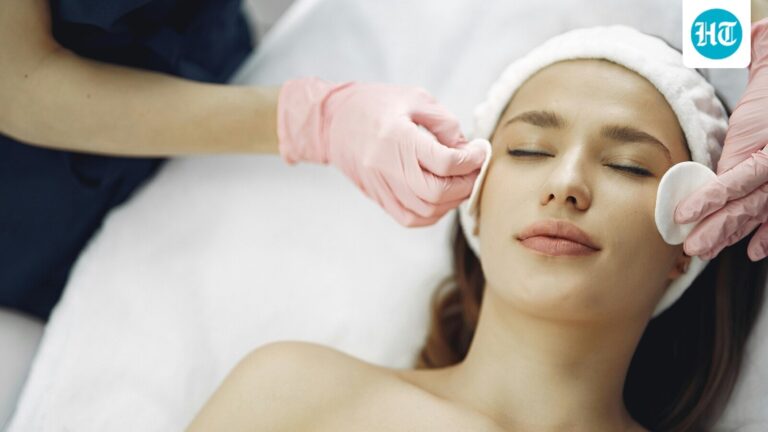 Get perfectly glowing and radiant skin with these top 8 facial kits for Karwachauth Get perfectly glowing and radiant skin with these top 8 facial kits for Karwachauth