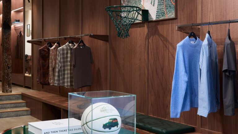 Les Deux Expands Globally With Paris Flagship and U.S. Distribution Hub Copenhagen-based brand Les Deux's new Paris flagship in the Marais.
