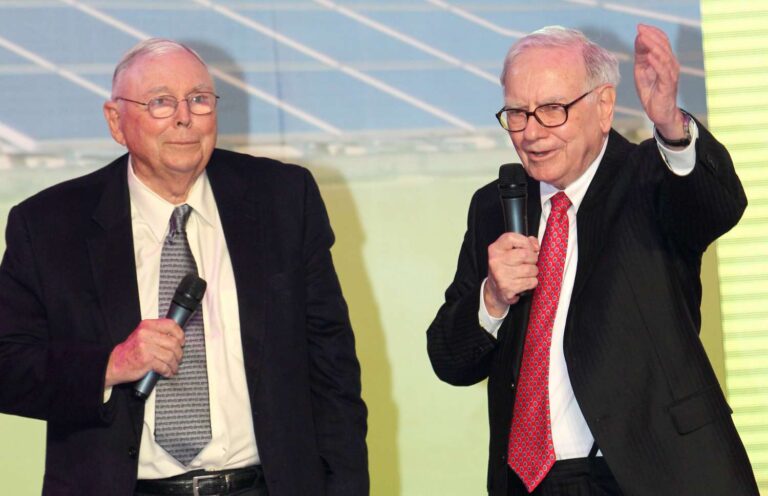 Master Buffett & Munger’s Proven Strategy to Identify Long-Term Stock Winners Master Buffett & Munger's Proven Strategy to Identify Long-Term Stock Winners