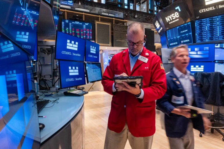 Stock Futures Little Changed After Mixed Session; Gold Slips Further After Worst Day in 12 Years