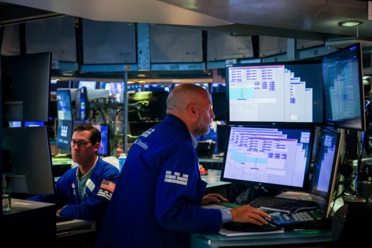 Stock Indexes End Lower After S&P 500, Nasdaq Reach New Highs; Gold Hits $4,000 for First Time Stock Indexes End Lower After S&P 500, Nasdaq Reach New Highs; Gold Hits $4,000 for First Time