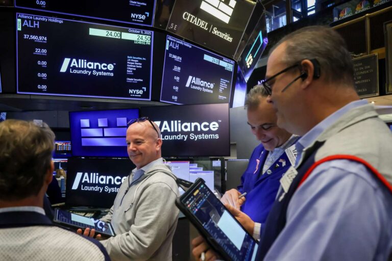 Stock Indexes Turn Lower After Trump Threatens 'Massive' Tariffs on China; Nasdaq Hits New Record Before Retreating; Gold Recrosses $4,000