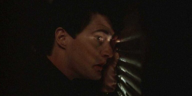 How David Lynch Brings Out the Voyeurism in ‘Blue Velvet’s’ Closet Scene