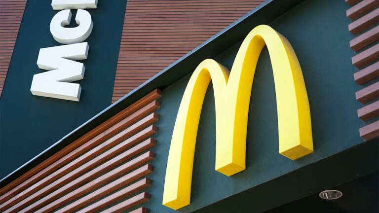 McDonald’s is losing its lowest-income customers—and it’s not hard to see why McDonald’s is losing its lowest-income customers—and it’s not hard to see why