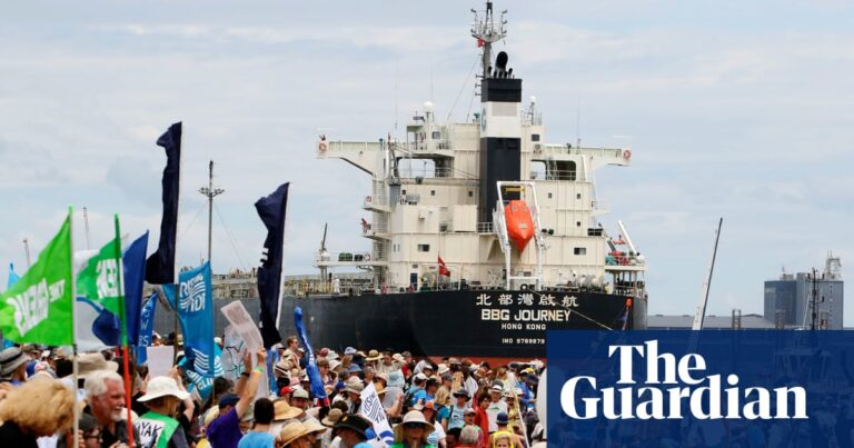 Rising Tide protest: climate activists stop three ships from entering world’s largest coal port in Newcastle | Newcastle and the Hunter Rising Tide protest: climate activists stop three ships from entering world’s largest coal port in Newcastle | Newcastle and the Hunter